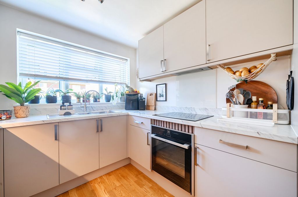 Property photo 2 of 21 1480186-16-6A329c...