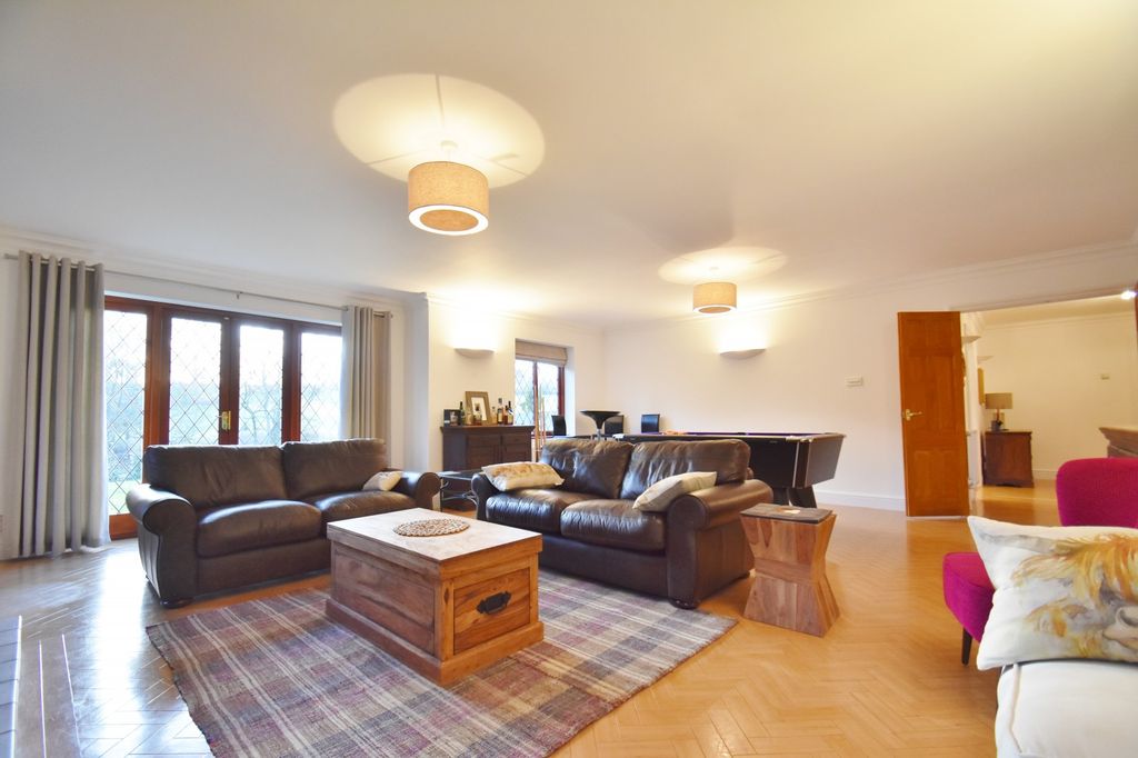 Property photo 3 of 13 Front Room