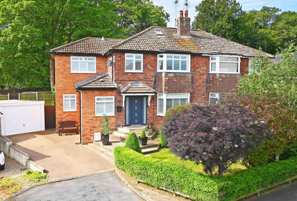 Property photo 1 of 32