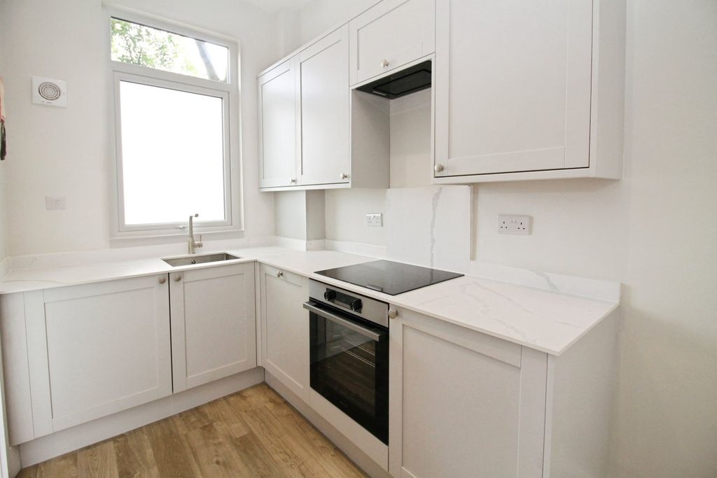 Property photo 2 of 16 Picture No. 28