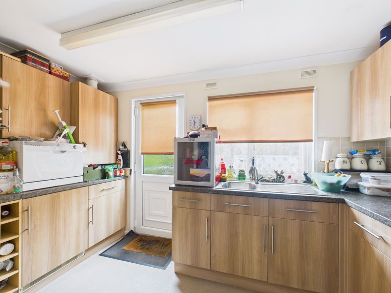 Property photo 2 of 9 Kitchen