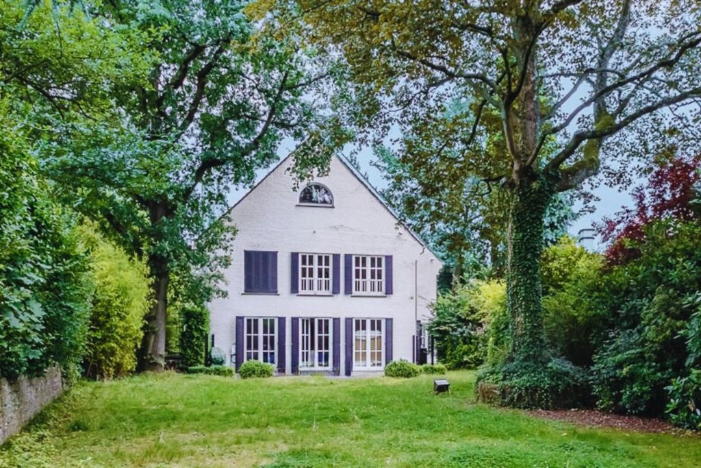 Property photo 1 of 33