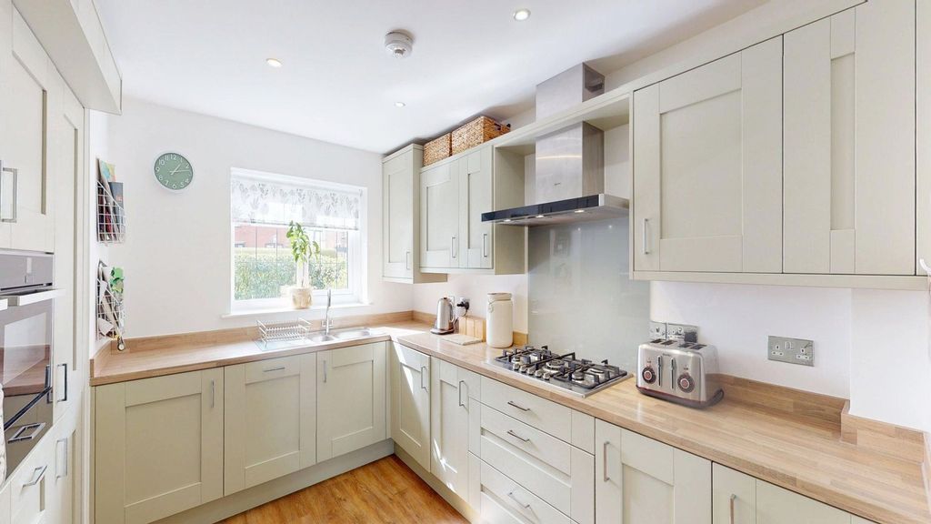 Property photo 3 of 15 Kitchen