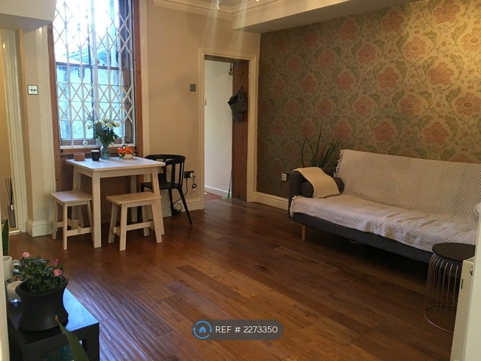 Property photo 1 of 13 Lounge