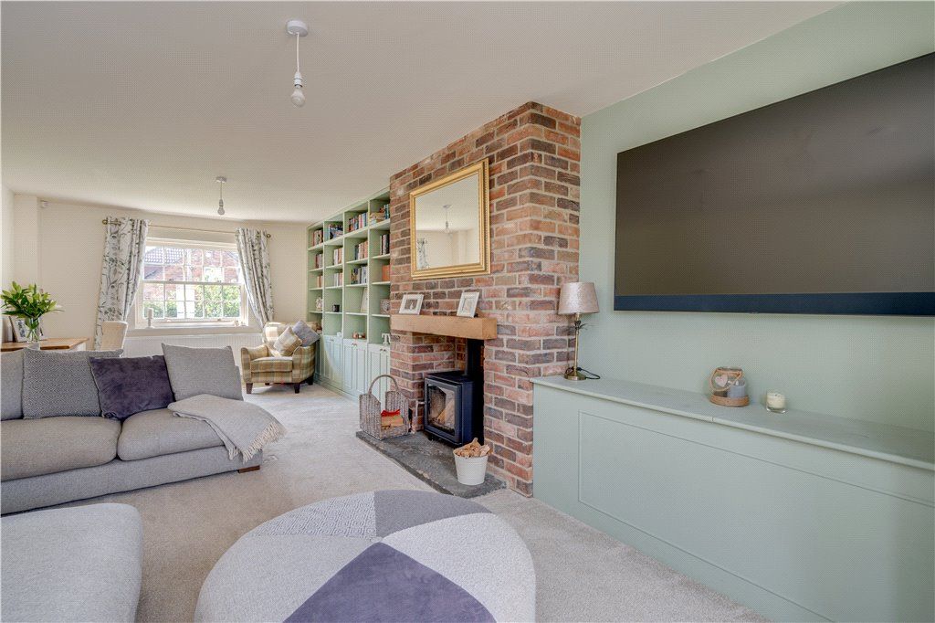 Property photo 3 of 18 Sitting Room