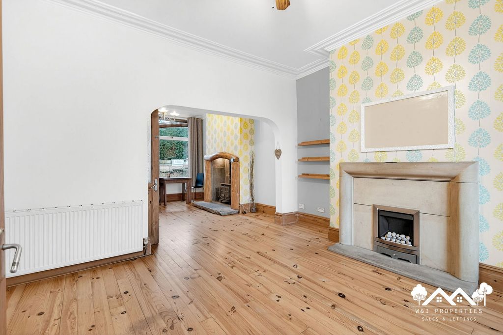 Property photo 2 of 26