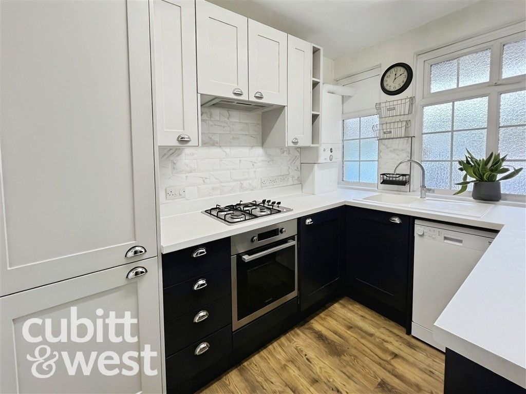 Property photo 2 of 6 Kitchen