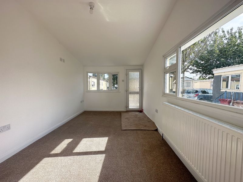 Property photo 3 of 7 Lounge