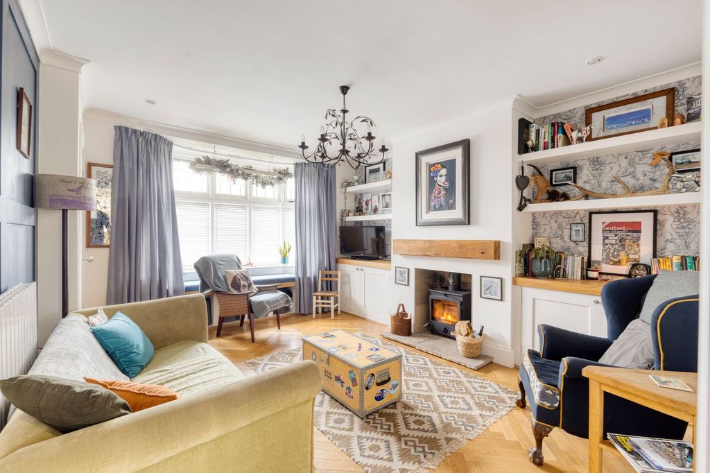 Property photo 2 of 25