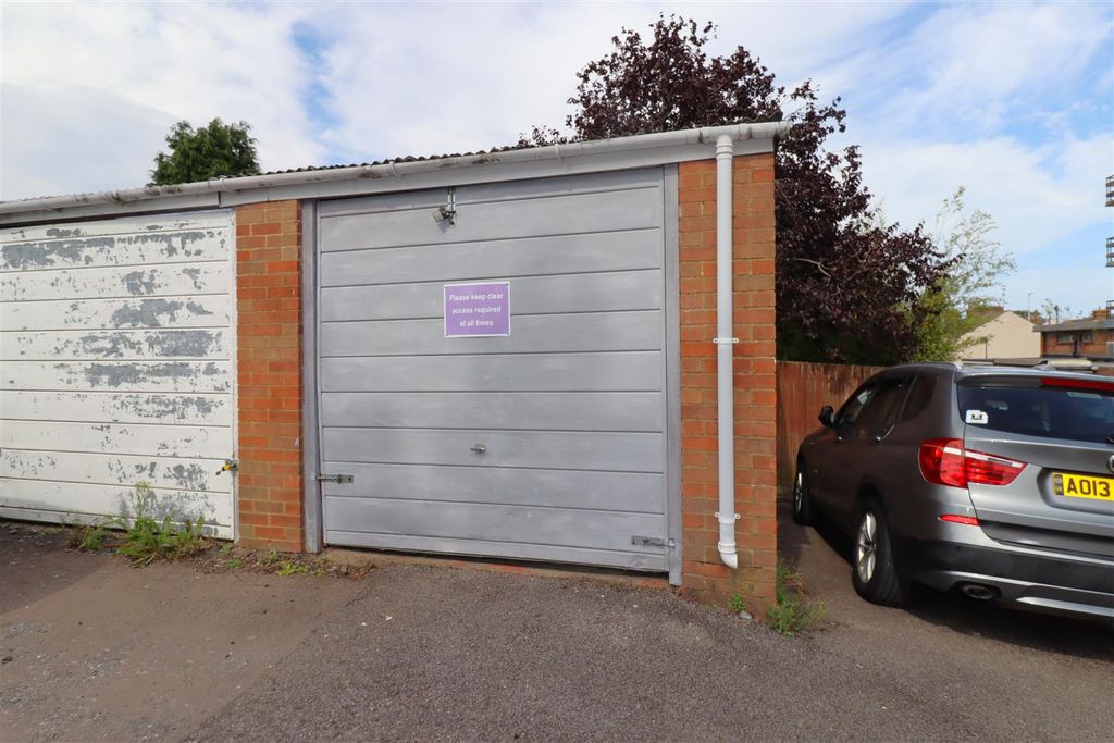 Property photo 1 of 3 Garage.Jpg