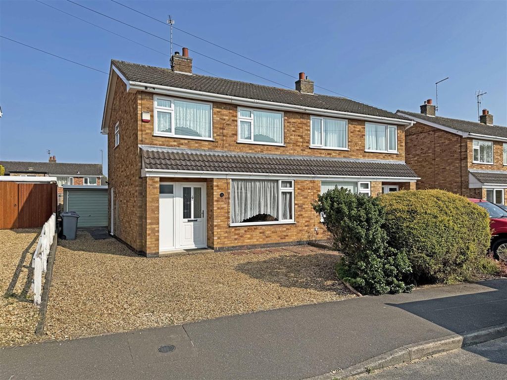 Property photo 1 of 12 Barnwell Road, Stamford