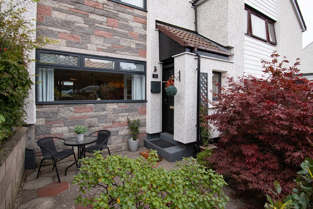 Property photo 2 of 28