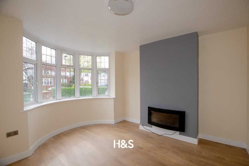 Property photo 2 of 10 6 Berkeley - Lounge.Jpg