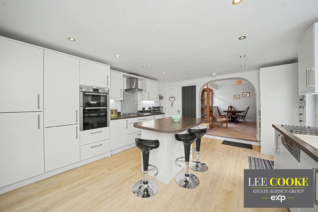 Property photo 3 of 31