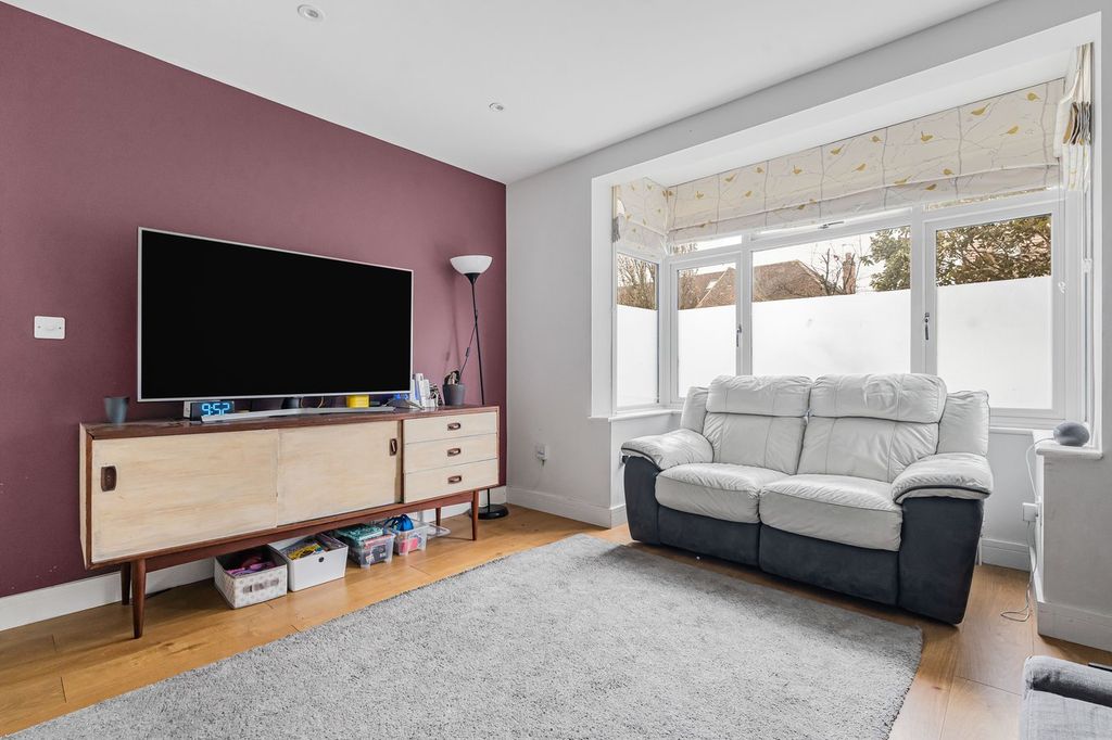 Property photo 3 of 17