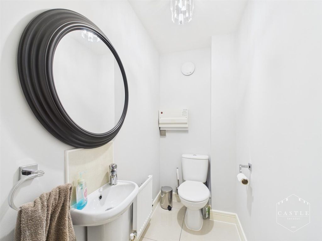 Property photo 3 of 26 Guest Cloakroom