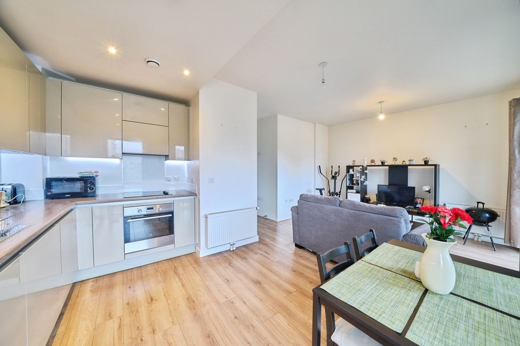 Property photo 2 of 20