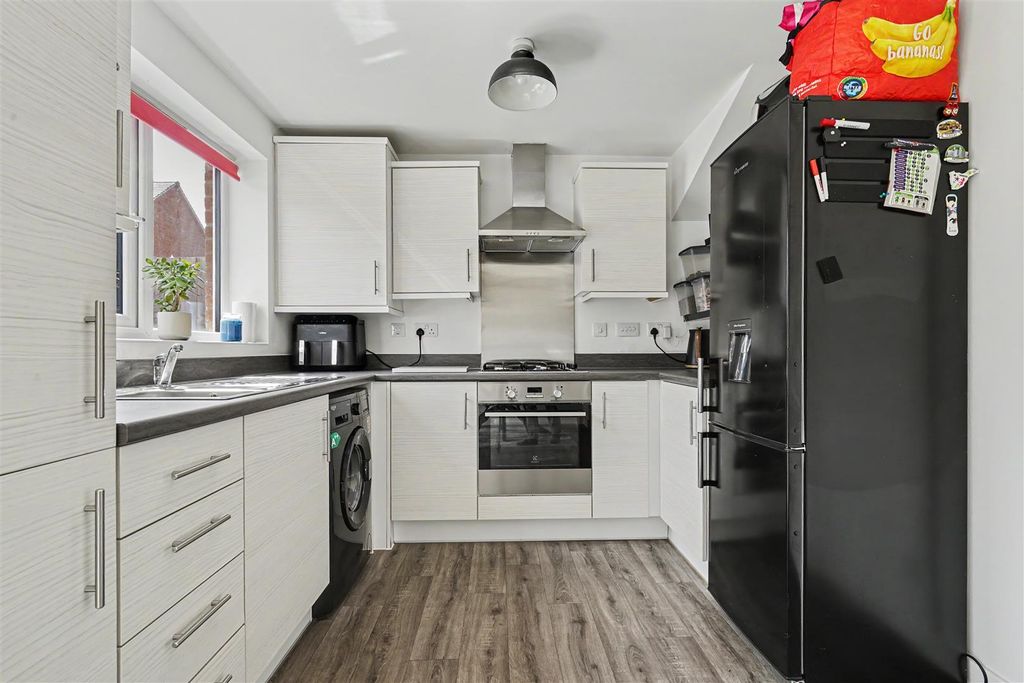 Property photo 3 of 16 Kitchen Diner