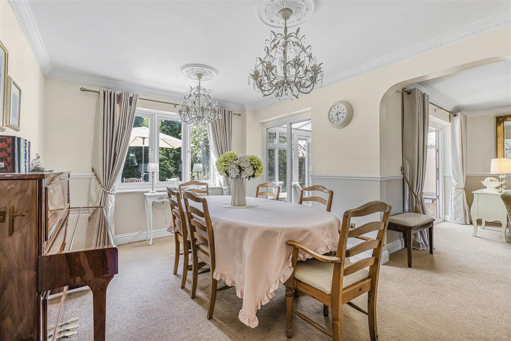 Property photo 3 of 34 Dining Room Pic 1: