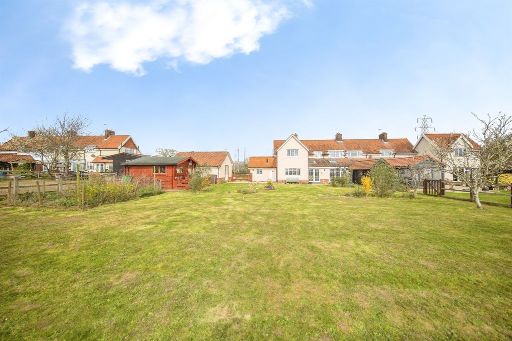 Property photo 2 of 25