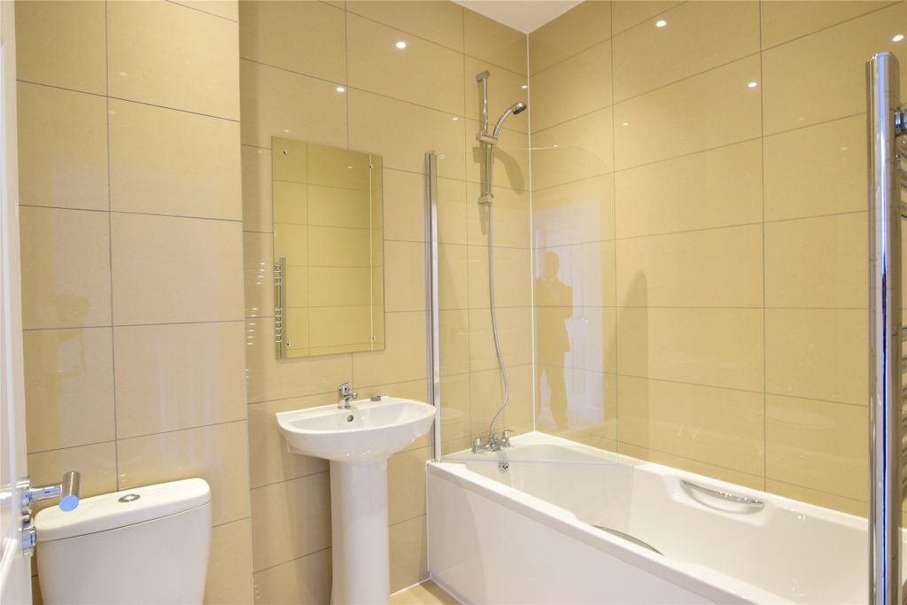 Property photo 3 of 8 Bathroom