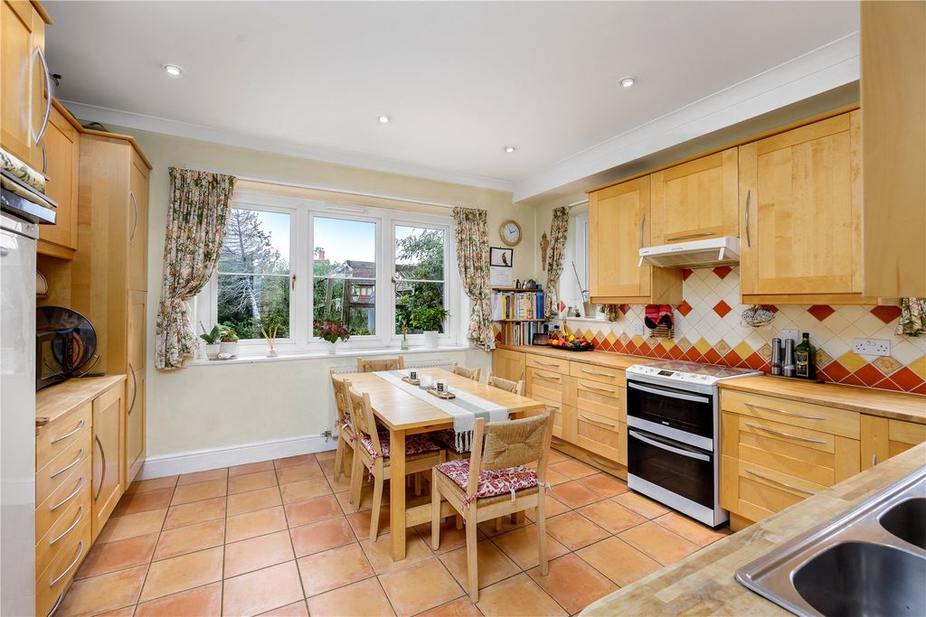 Property photo 2 of 23 Picture No. 20