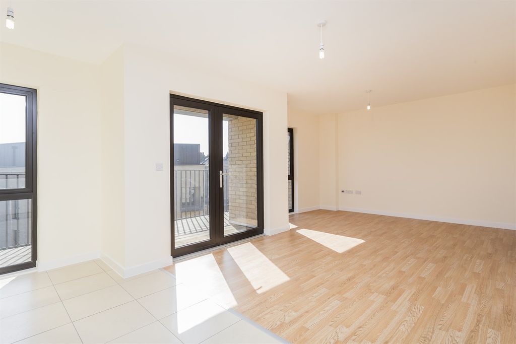 Property photo 1 of 5 (Main)