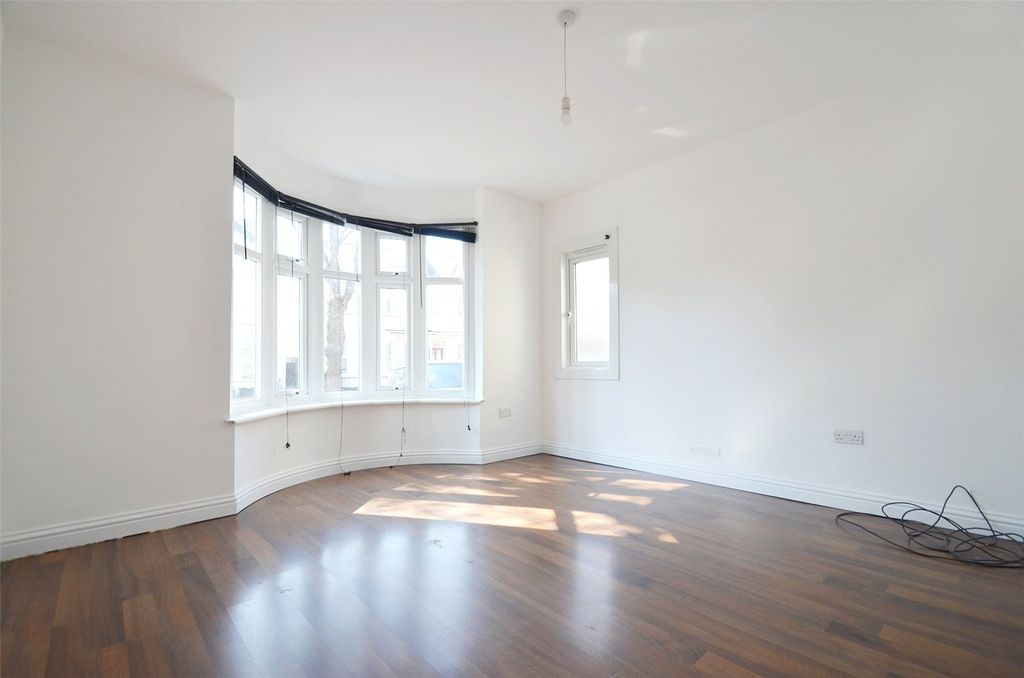 Property photo 3 of 9 Picture No. 05