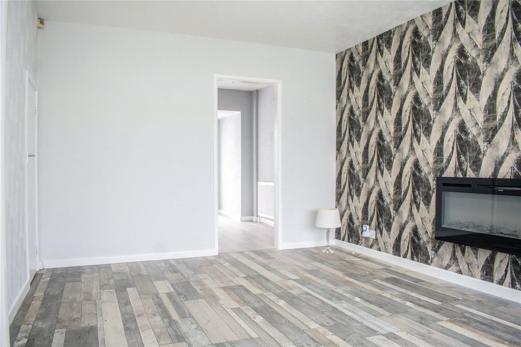 Property photo 2 of 19 Lounge