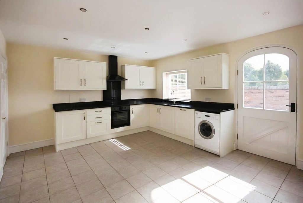 Property photo 3 of 12 Picture No. 11