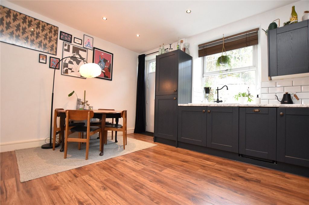 Property photo 2 of 15 Picture No. 22