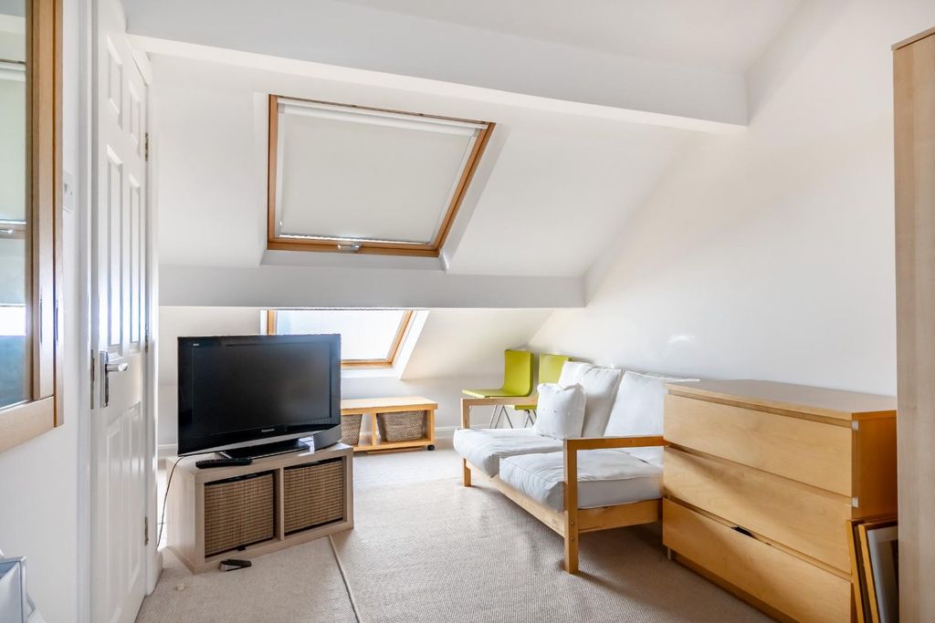 Property photo 2 of 17 8Pc-1-2.Jpg