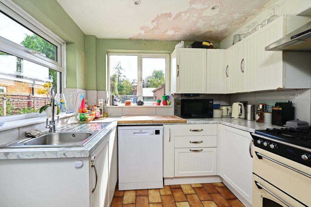 Property photo 3 of 7 25 Lowlands Rd (3)