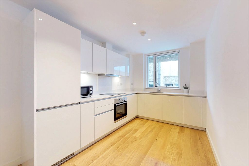 Property photo 1 of 10 Kitchen