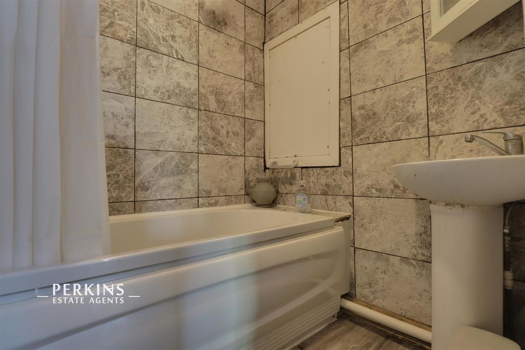 Property photo 3 of 5 Bathroom.Jpg