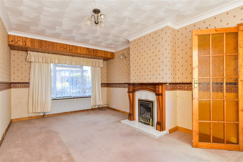 Property photo 3 of 15 Lounge