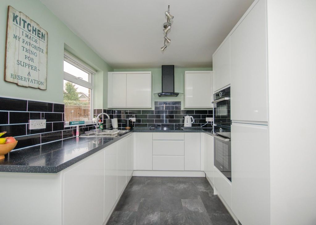 Property photo 3 of 17 Kitchen.Jpg