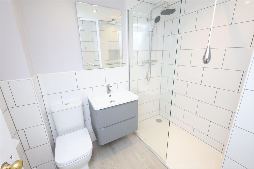 Property photo 3 of 18 Shower Room