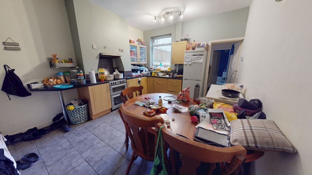 Property photo 3 of 5