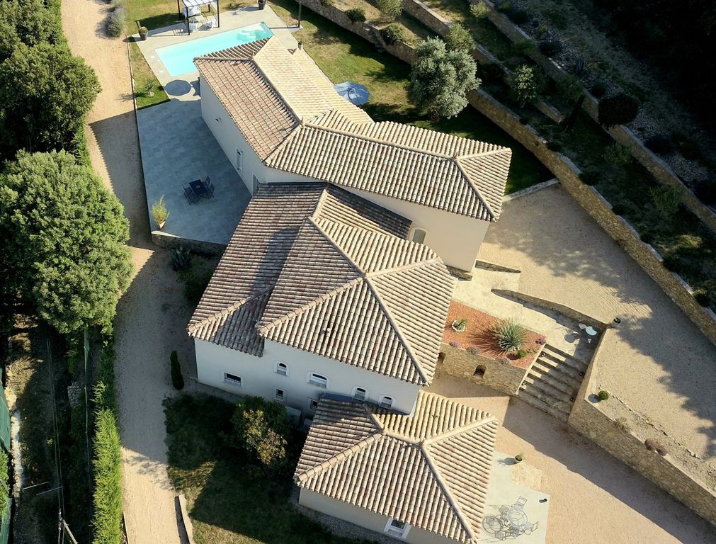 Property photo 2 of 35