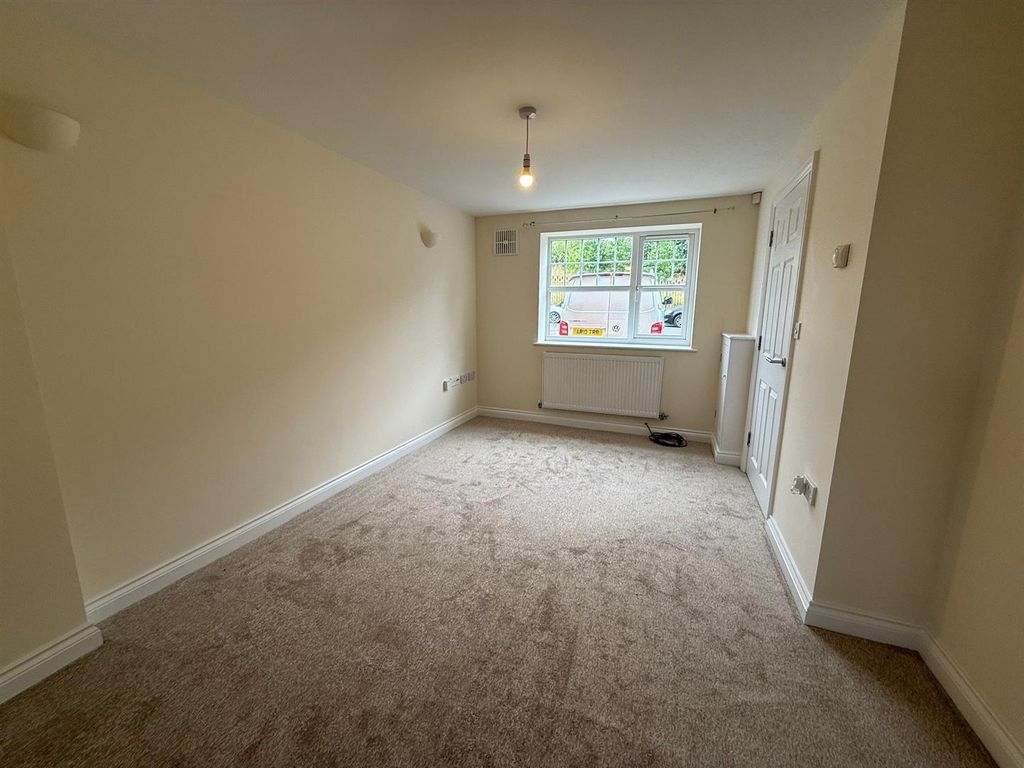 Property photo 2 of 12 Fisher Living Room.Jpeg