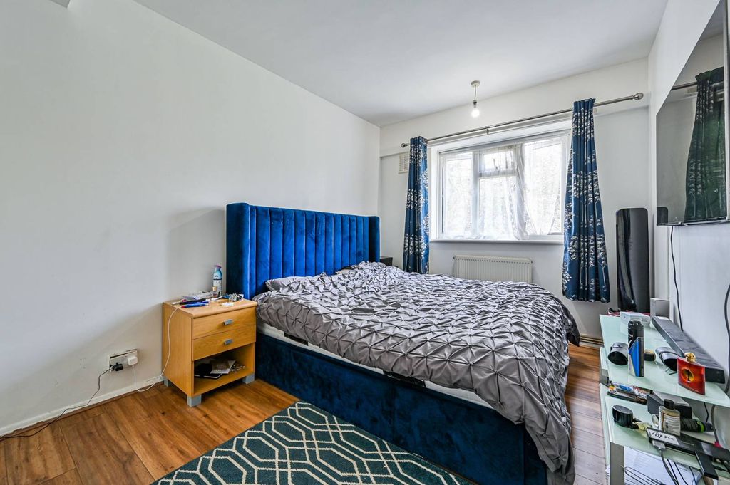 Property photo 3 of 8