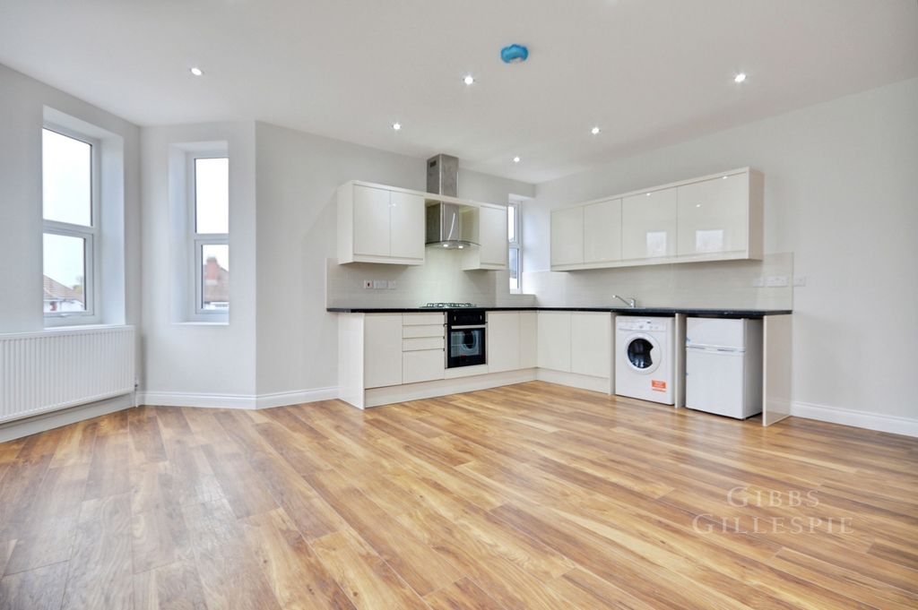 Property photo 3 of 6 Pbox-Img.Jpg