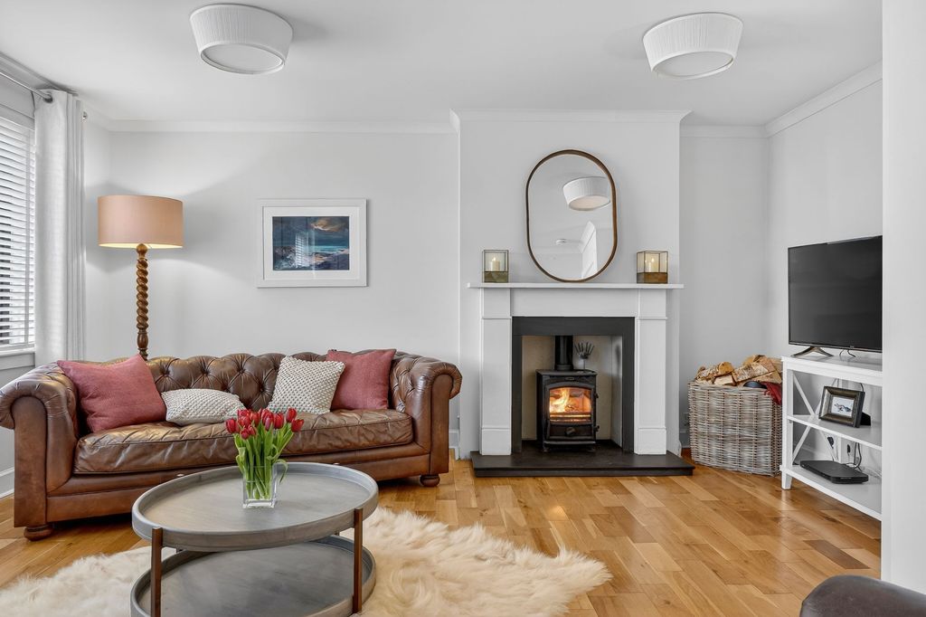 Property photo 3 of 37