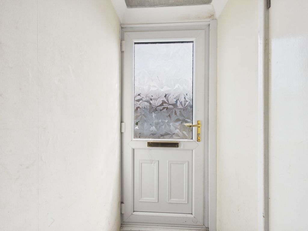 Property photo 2 of 10 Hallway