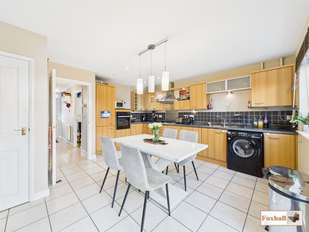 Property photo 1 of 25 Kitchen/Diner/Breakfast Room