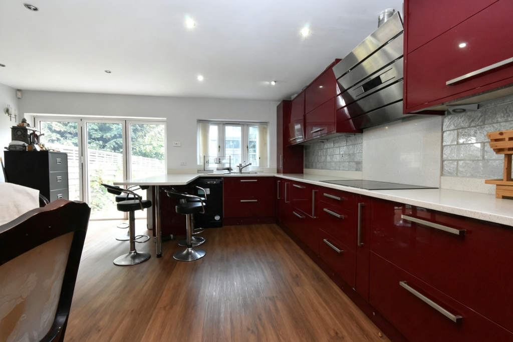 Property photo 3 of 12 Kitchen