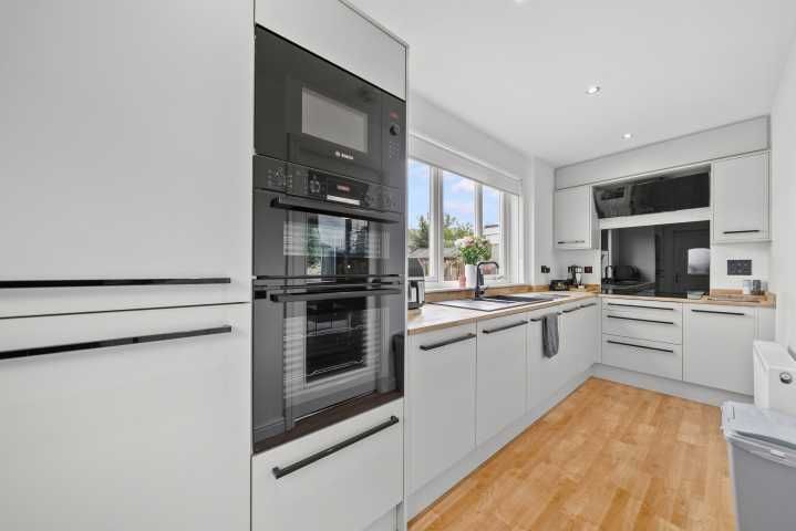 Property photo 3 of 27