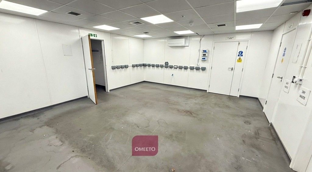 Property photo 3 of 13 Laboratory For Rent