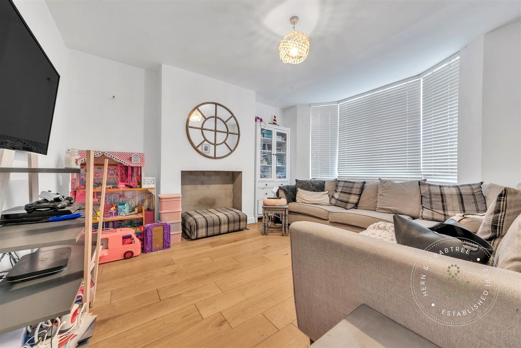 Property photo 3 of 23 Wellwright-Road-11.Jpg